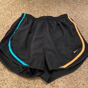 nike shorts barely worn size medium!
